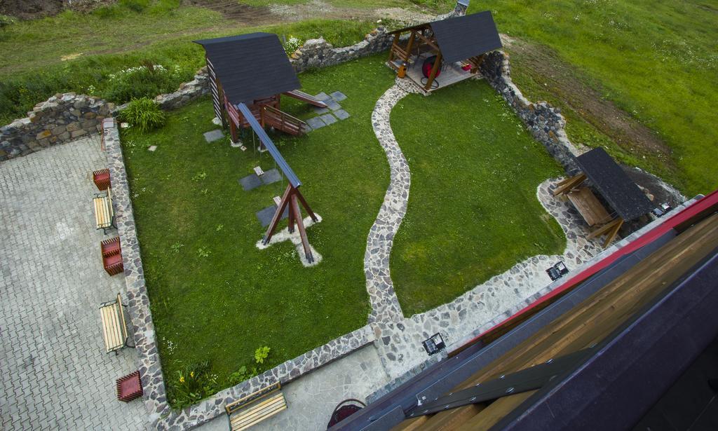 מלון באקוריאני Red House מראה חיצוני תמונה