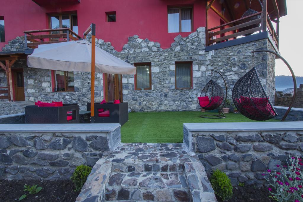 מלון באקוריאני Red House מראה חיצוני תמונה